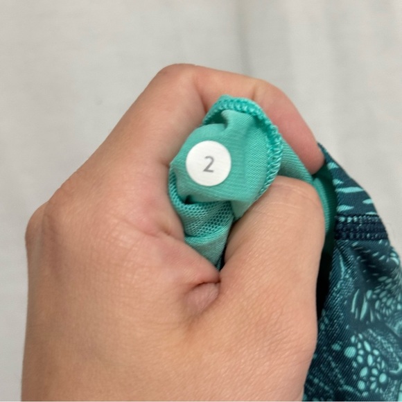 Lululemon Twist and Toil Tank Heathered Bali Breeze Pretty Lace Women’s Size 2 - Picture 7 of 7